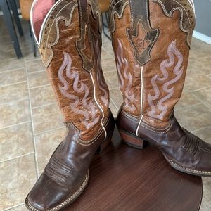 Ariat size 8 women boots